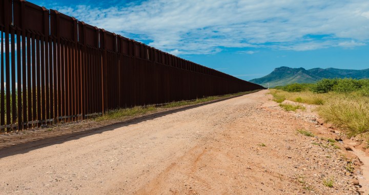 Building a wall along the border of Arizona
